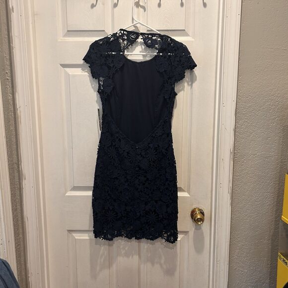 LULUS Dress Love Poem Crochet Lace Mini Open Back Navy Blue Medium NWT Wedding - Picture 5 of 8